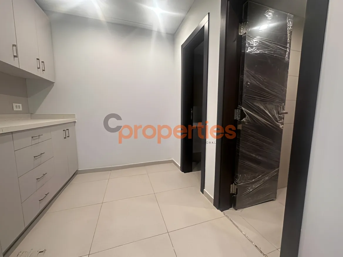 Office for rent in Ramleh Al Bayda, Beirut, Lebanon