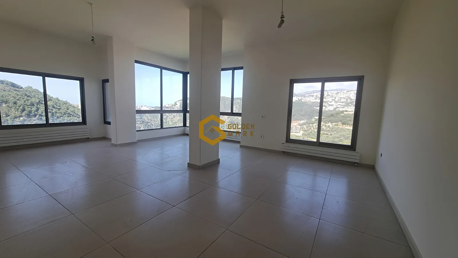 Apartment for Sale in Mazraat Yachoua - 3 bed, 3 bath