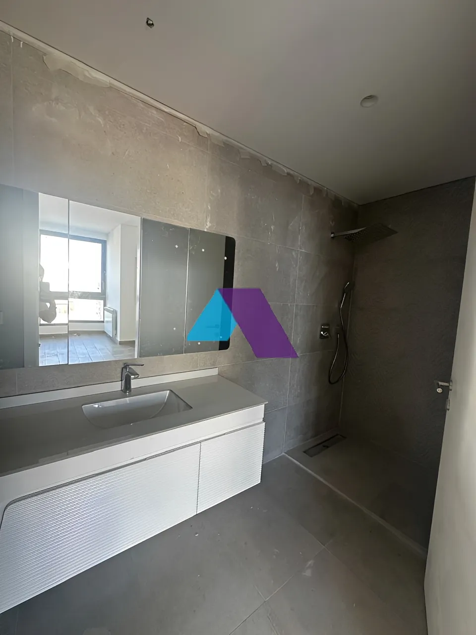 Apartment for rent in Ain Al Mraiseh