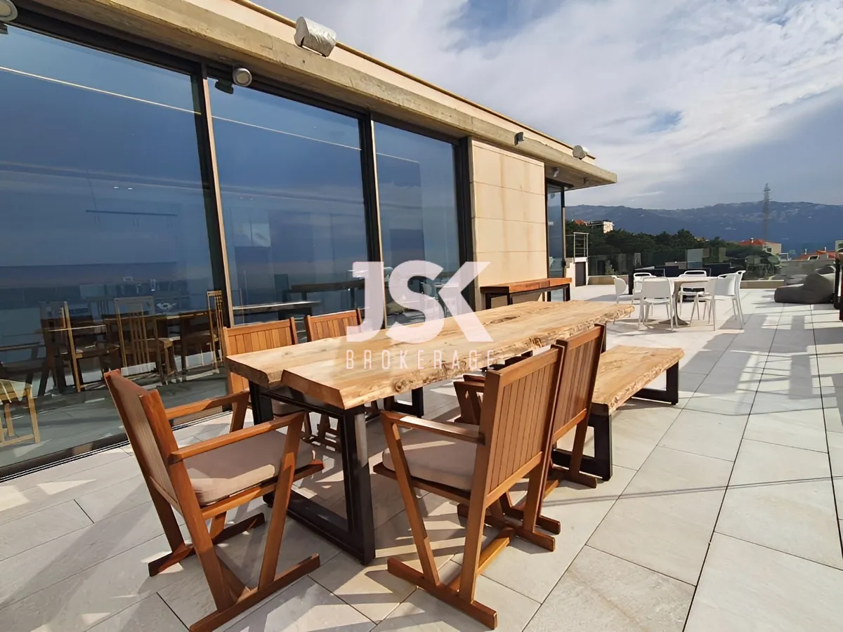 Penthouse for rent in Adma w Dafnah