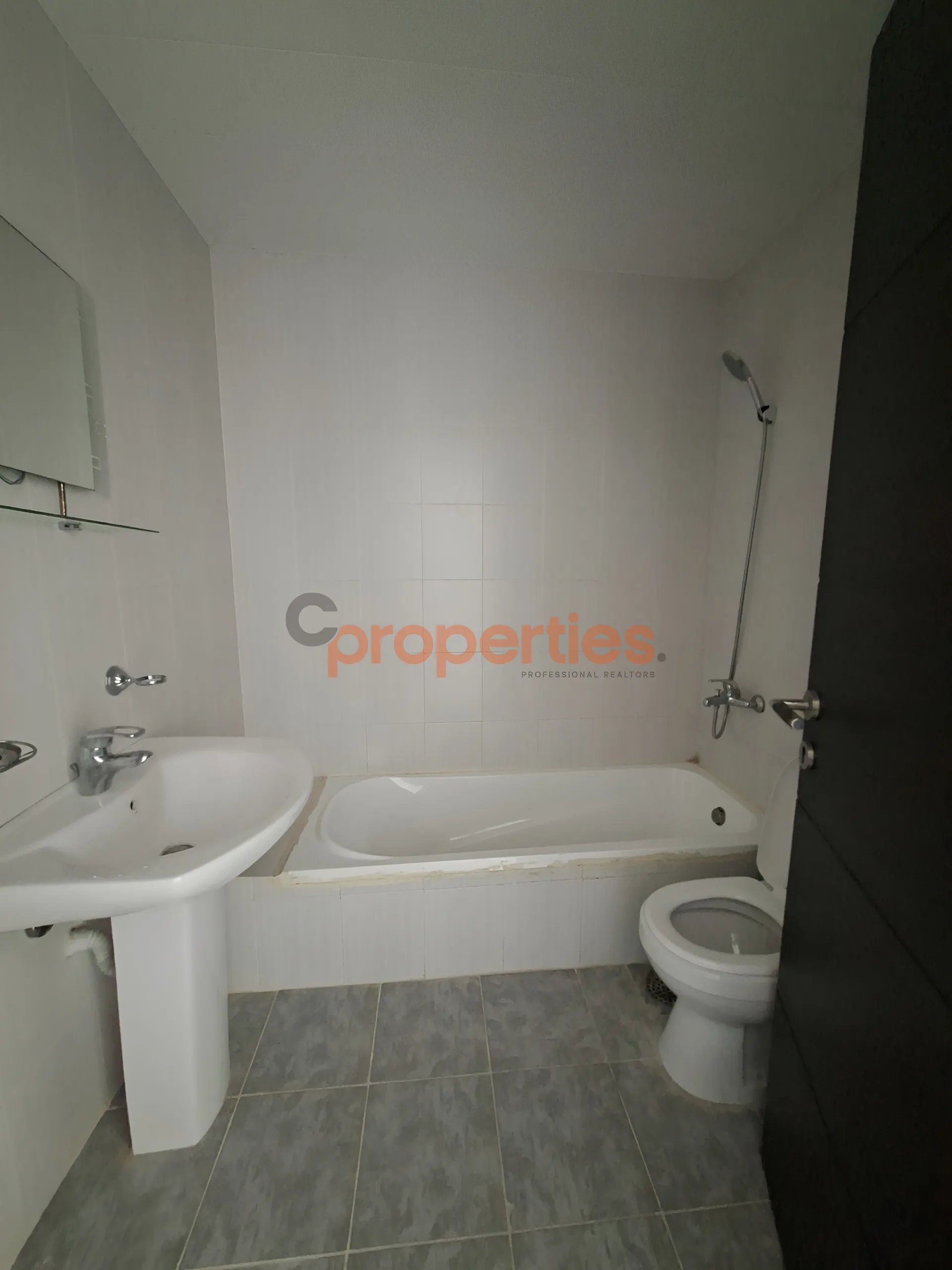 Apartment for Rent in Halat