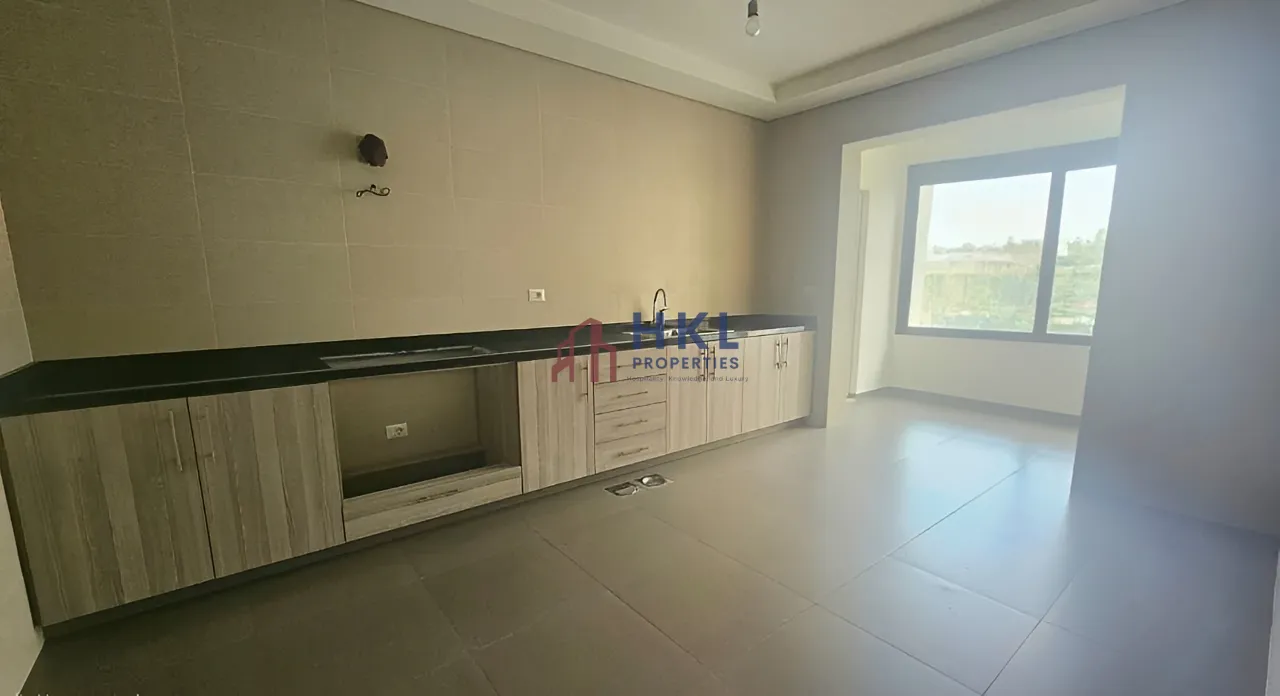 Apartment for rent in Ras Al Naba'a, Beirut, Lebanon - 3 bed, 4 bath