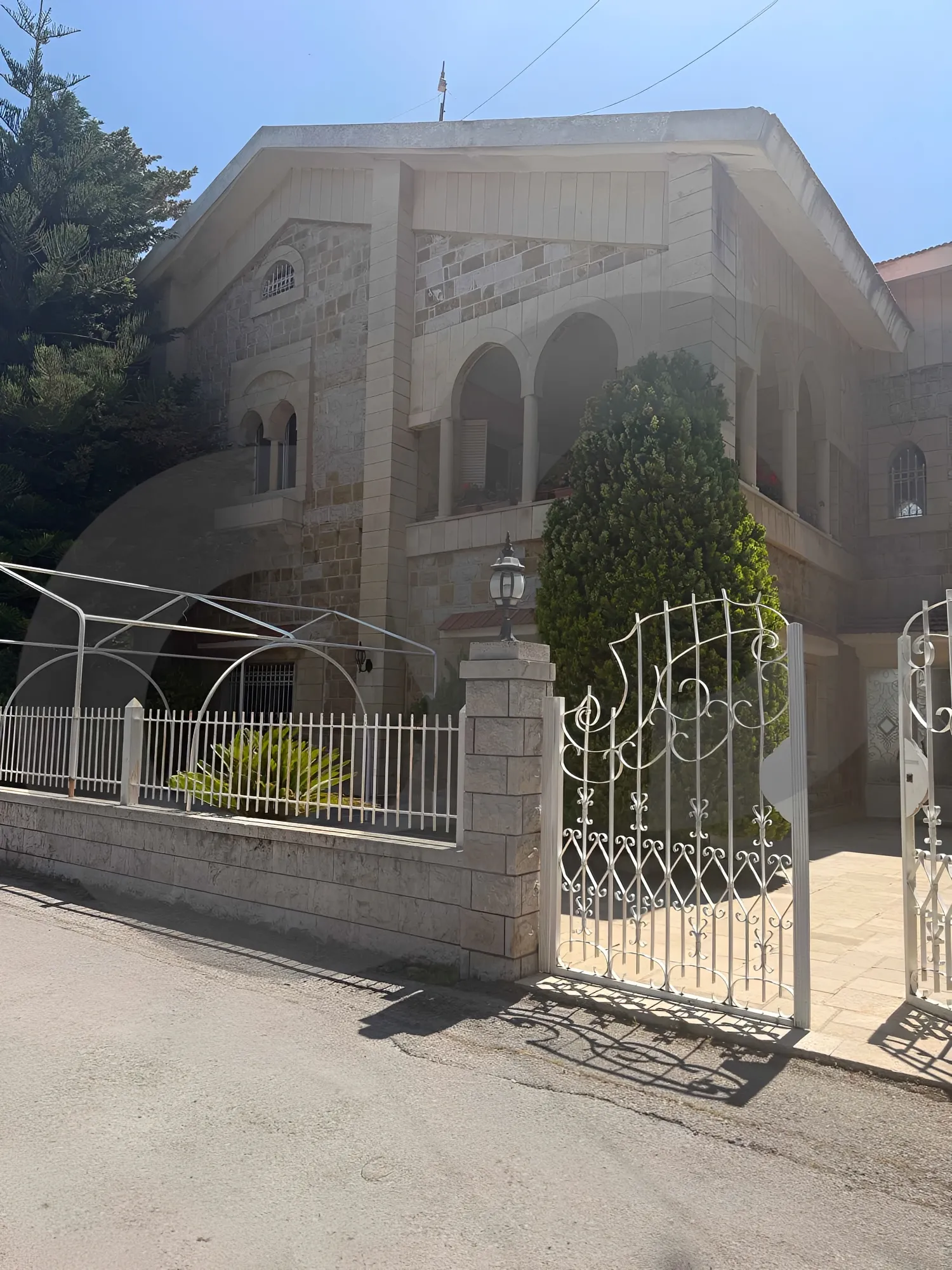 Villa for Sale in Baabdat
