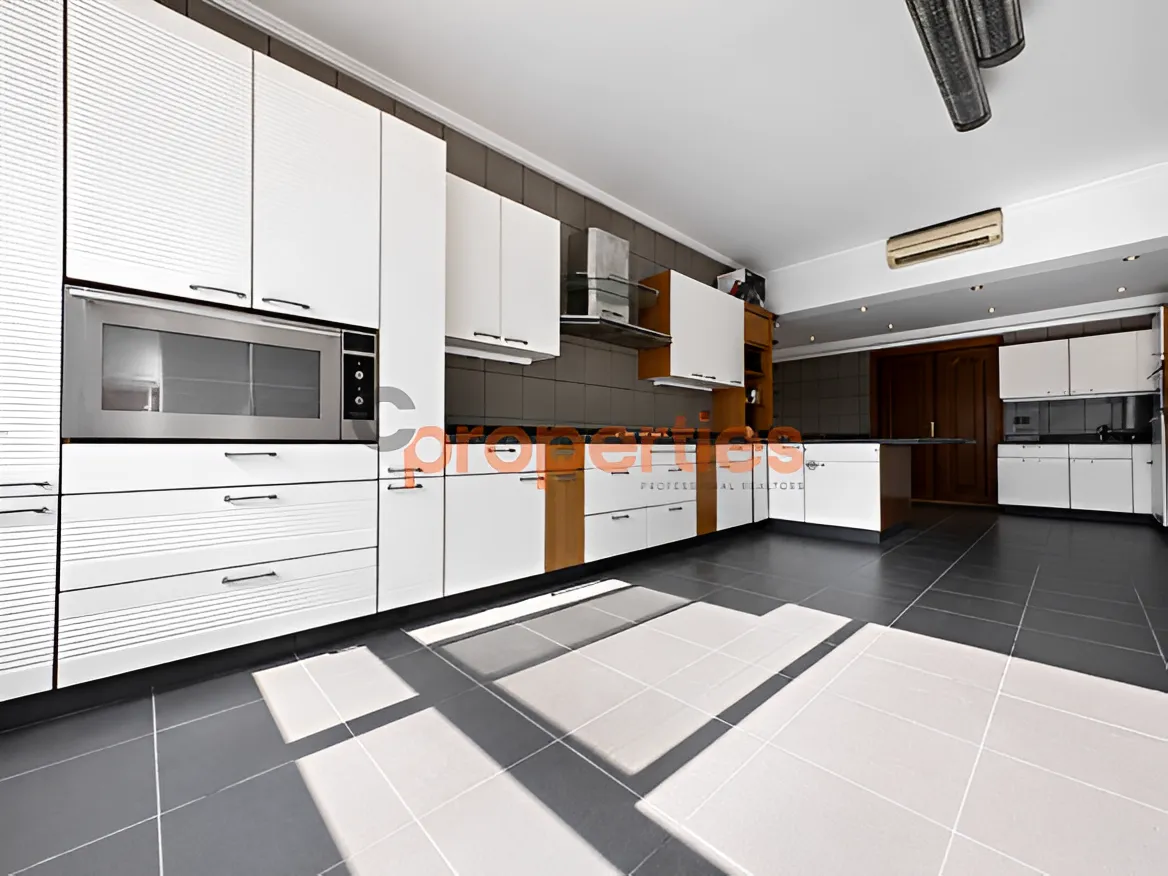 Duplex for rent in Ramleh Al Bayda, Beirut, Lebanon