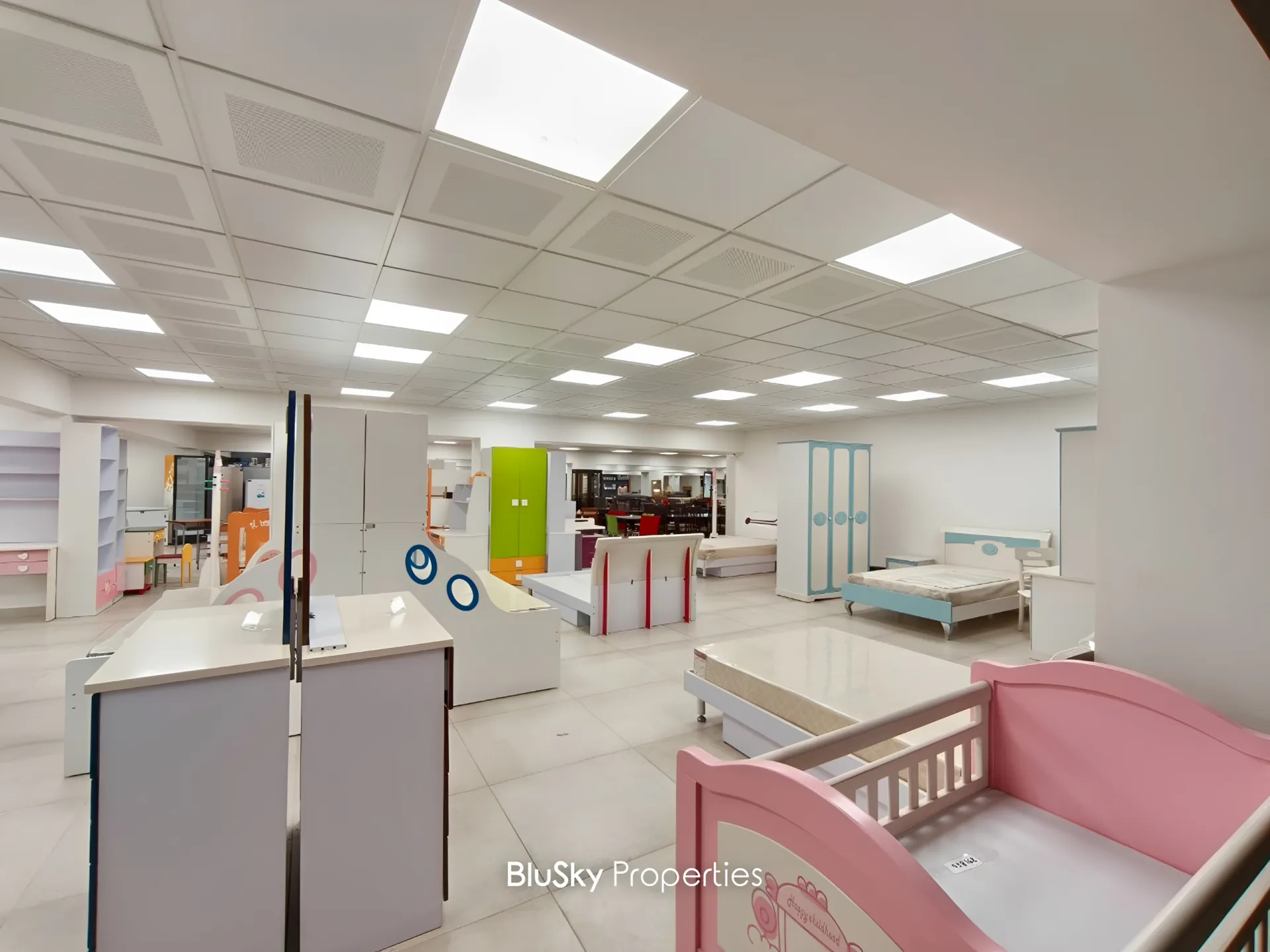 Showroom for rent in Dora, lebanon