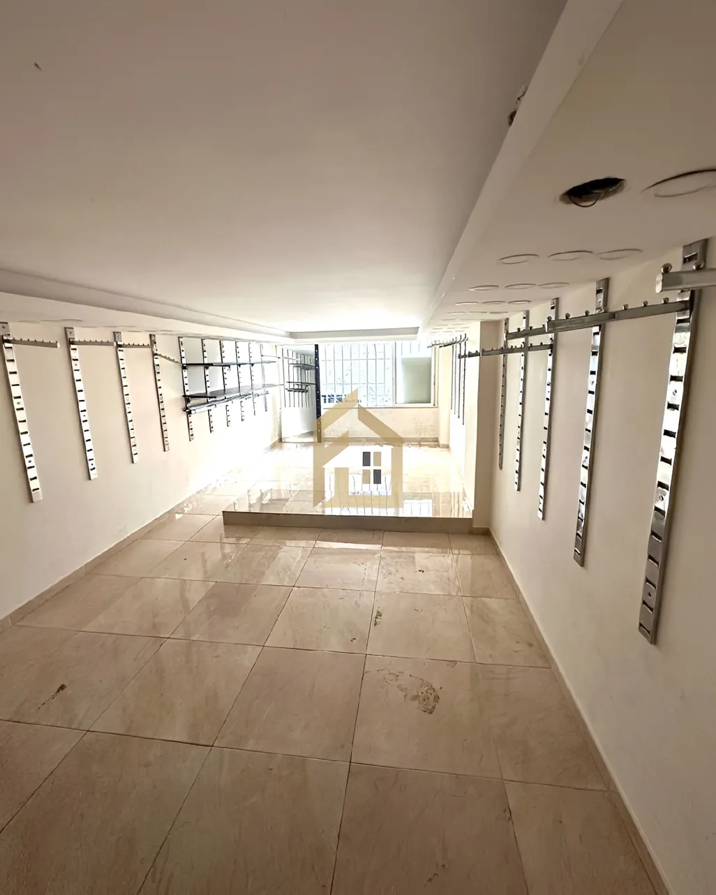 Shop for rent in Tariq El Jdideh, Beirut, Lebanon