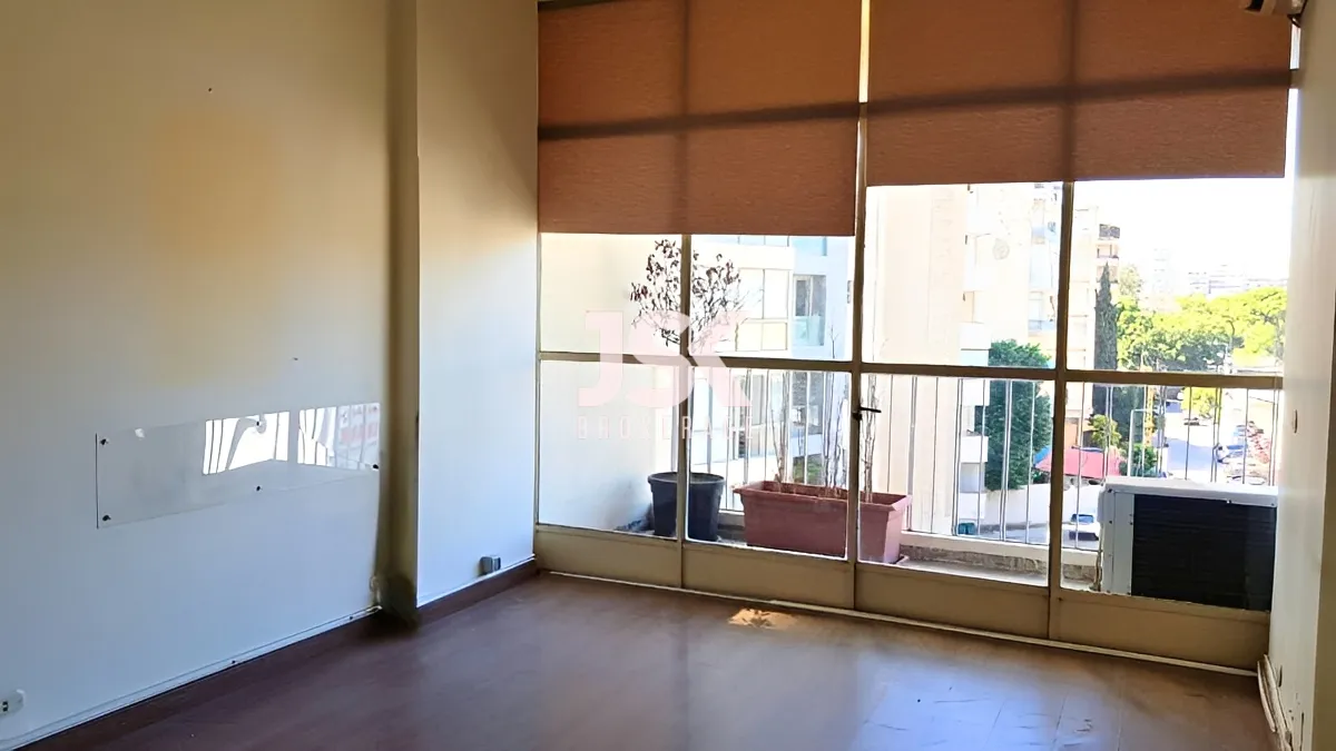 Office for rent in Badaro