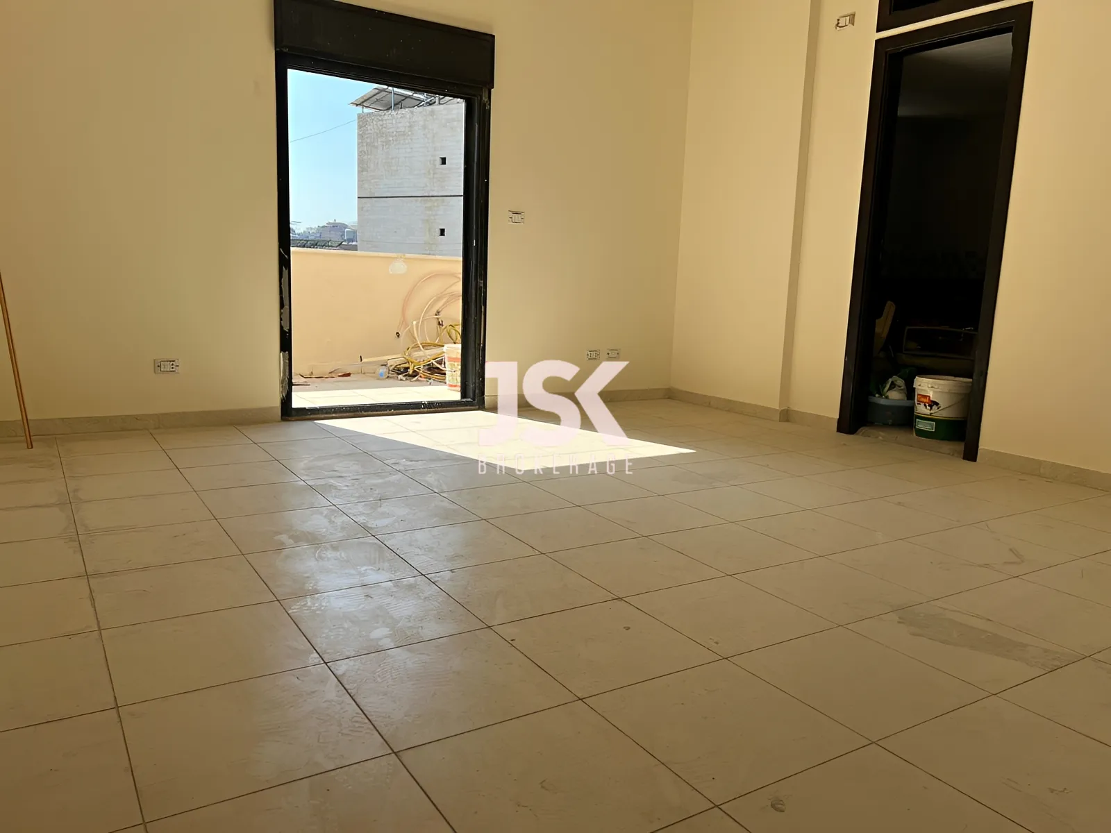 Apartment for Sale in Ain El Remmaneh - 3 bed, 3 bath