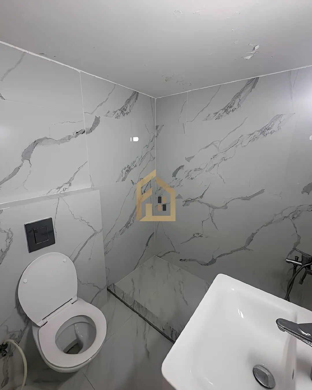 Studio for rent in Raoucheh, Beirut, Lebanon - 1 bed, 1 bath