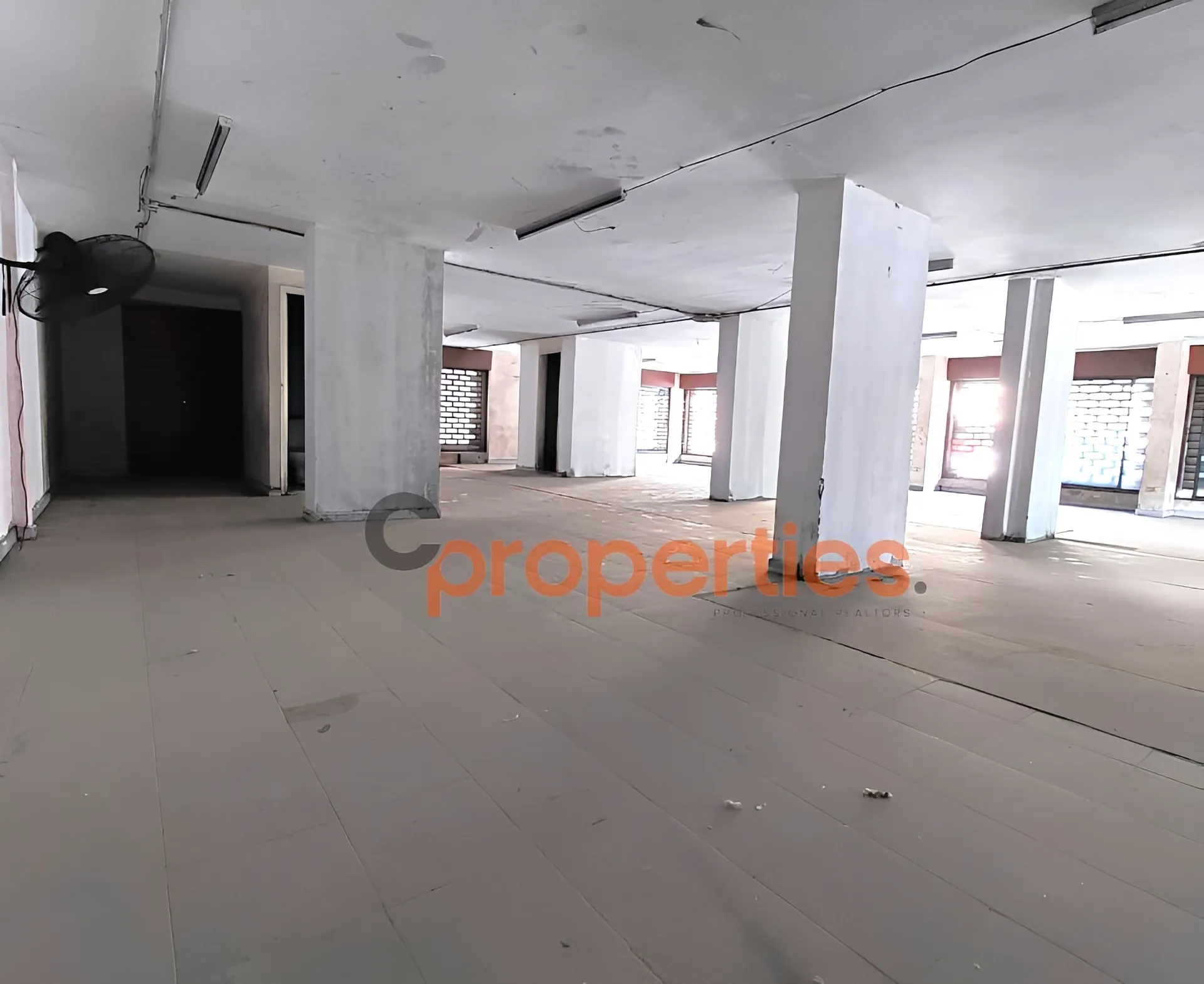 Showroom for Sale in Jdeideh