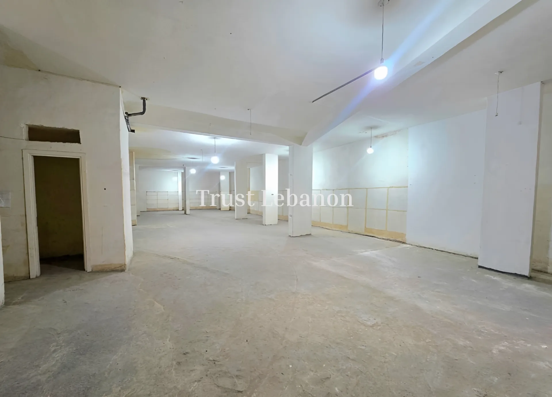 Warehouse for sale in Hazmieh