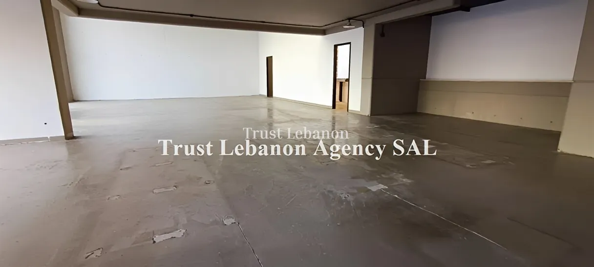 Showroom for rent in Dbayeh