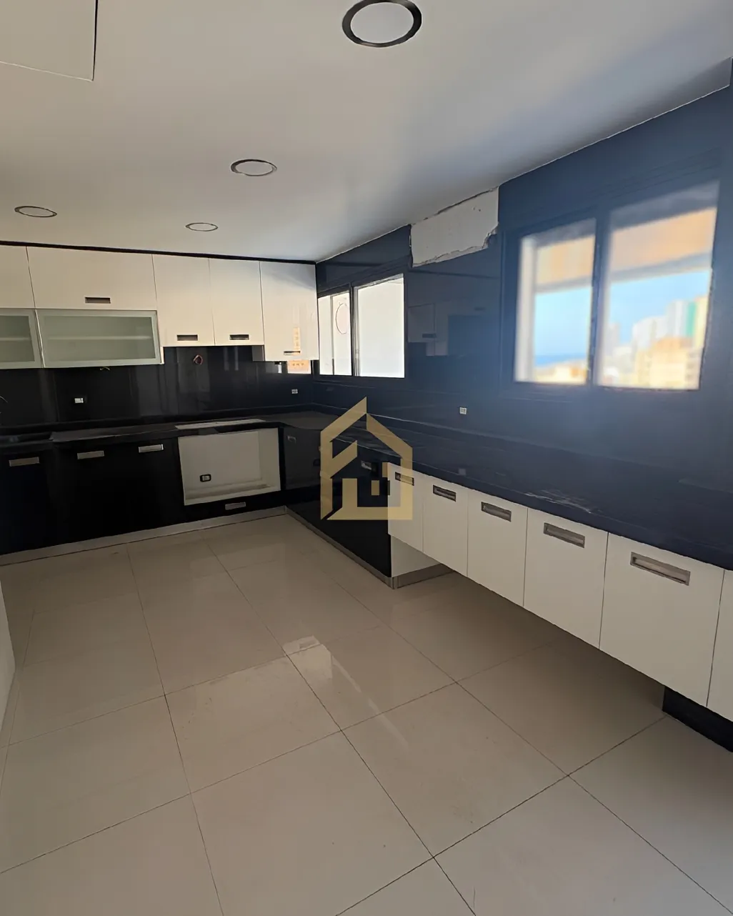 Apartment for rent in Ramleh Al Bayda, Beirut, Lebanon - 2 bed, 3 bath