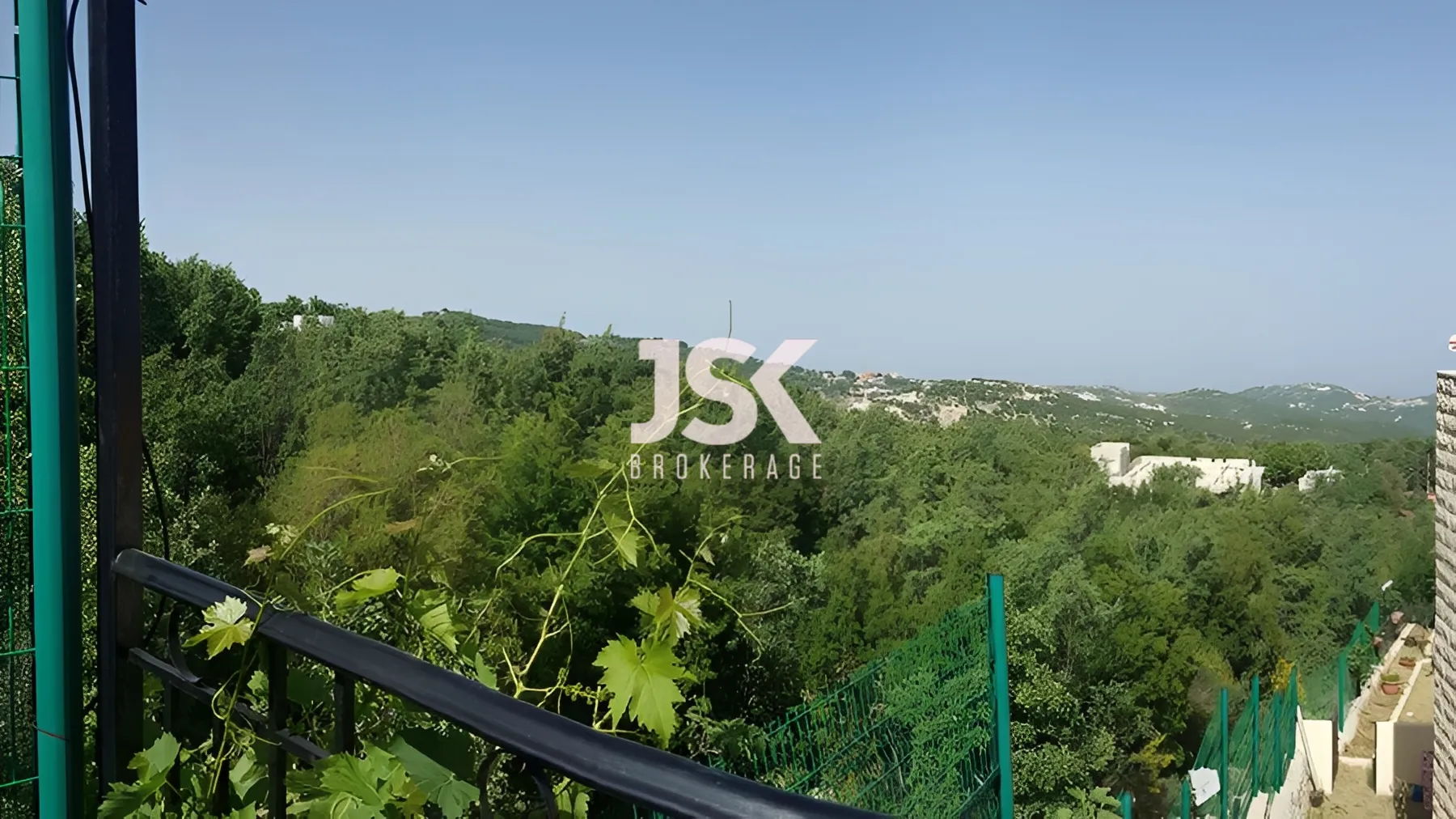 Triplex for Sale in Mechmech , Lebanon
