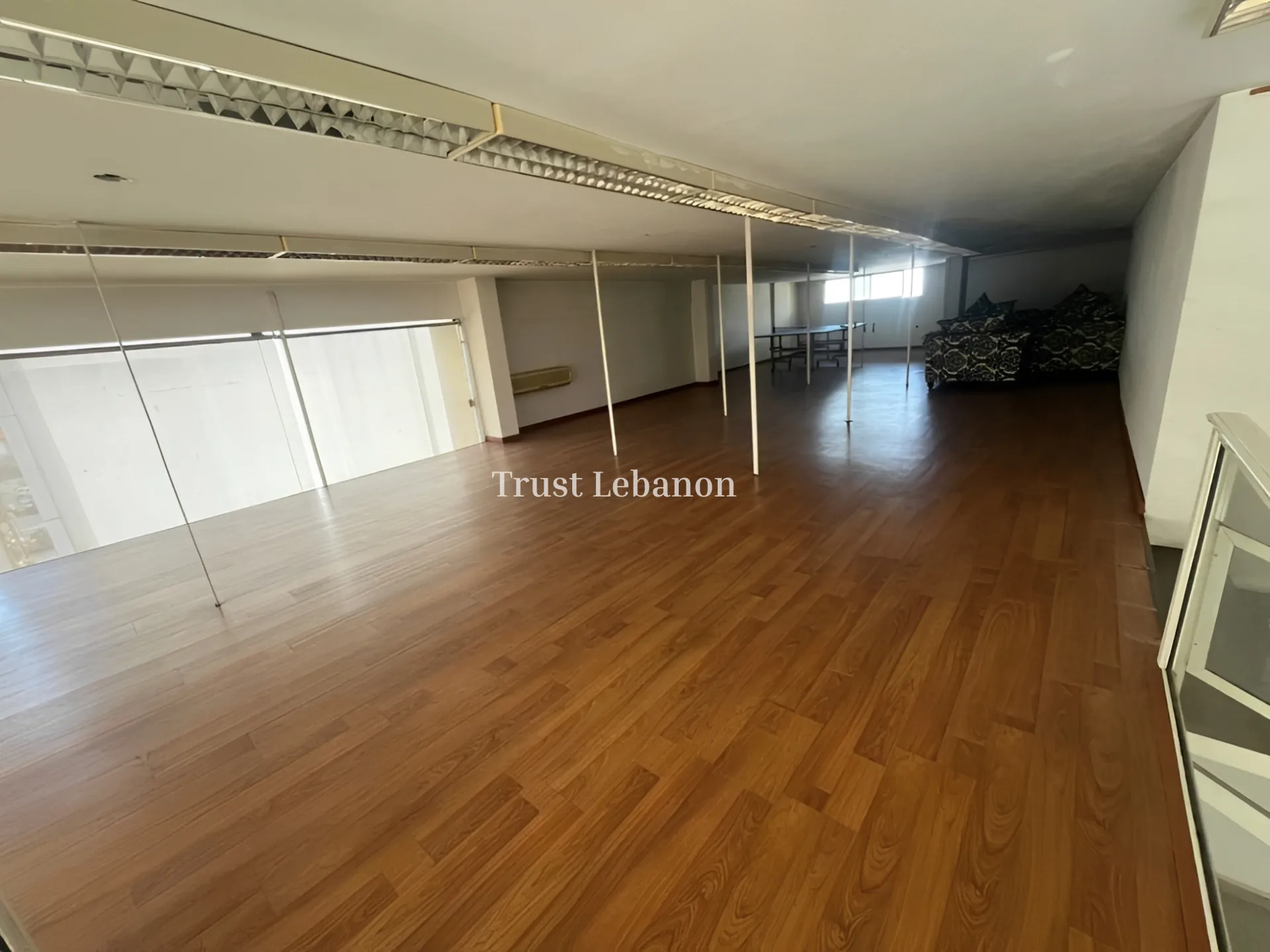 Showroom for rent in Mazraat Yachoua, Lebanon