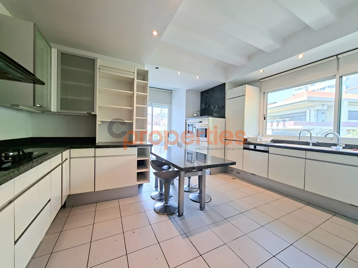 Duplex for Rent in Adma w Dafnah - 3 bed, 5 bath