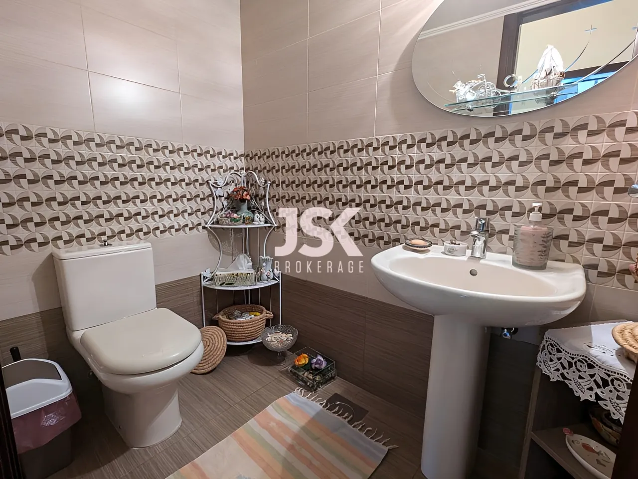Apartment for Rent in Aamchit