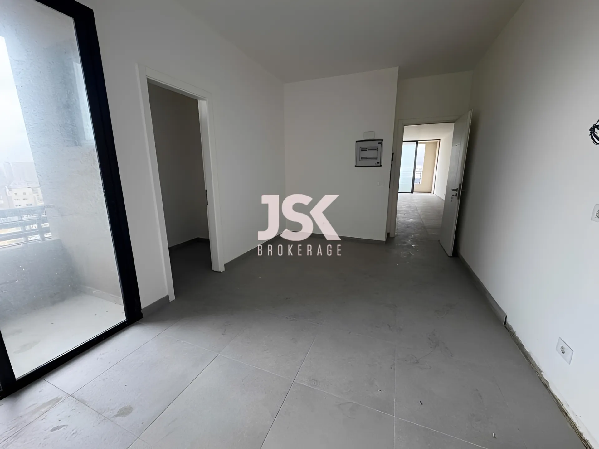 Apartment for Sale in Ain El Remmaneh - 3 bed, 3 bath