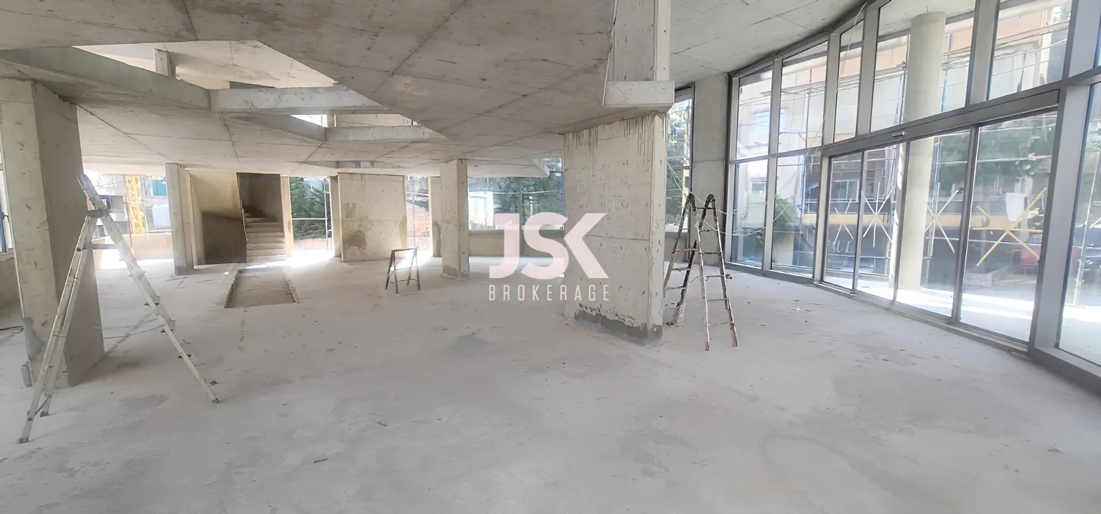 Showroom for Sale in Mazraat Yachoua