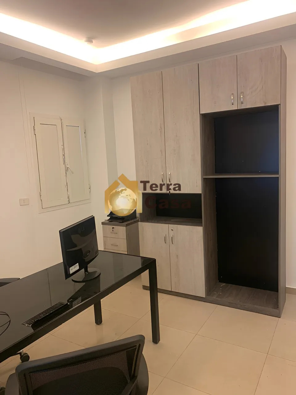 Office for rent in Monot