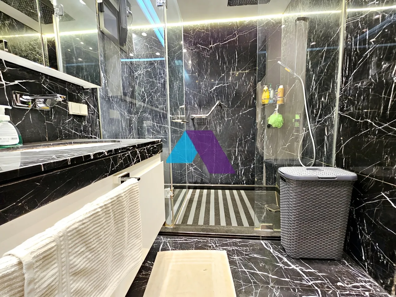 Apartment for sale in Ramlet El Baida, Beirut, Lebanon
