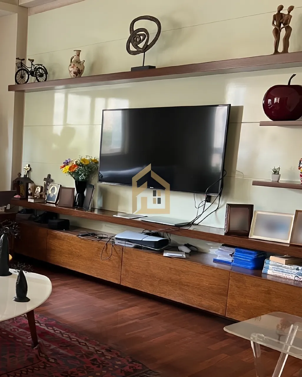 Apartment for rent in Achrafieh, Beirut, Lebanon - 3 bed, 2 bath