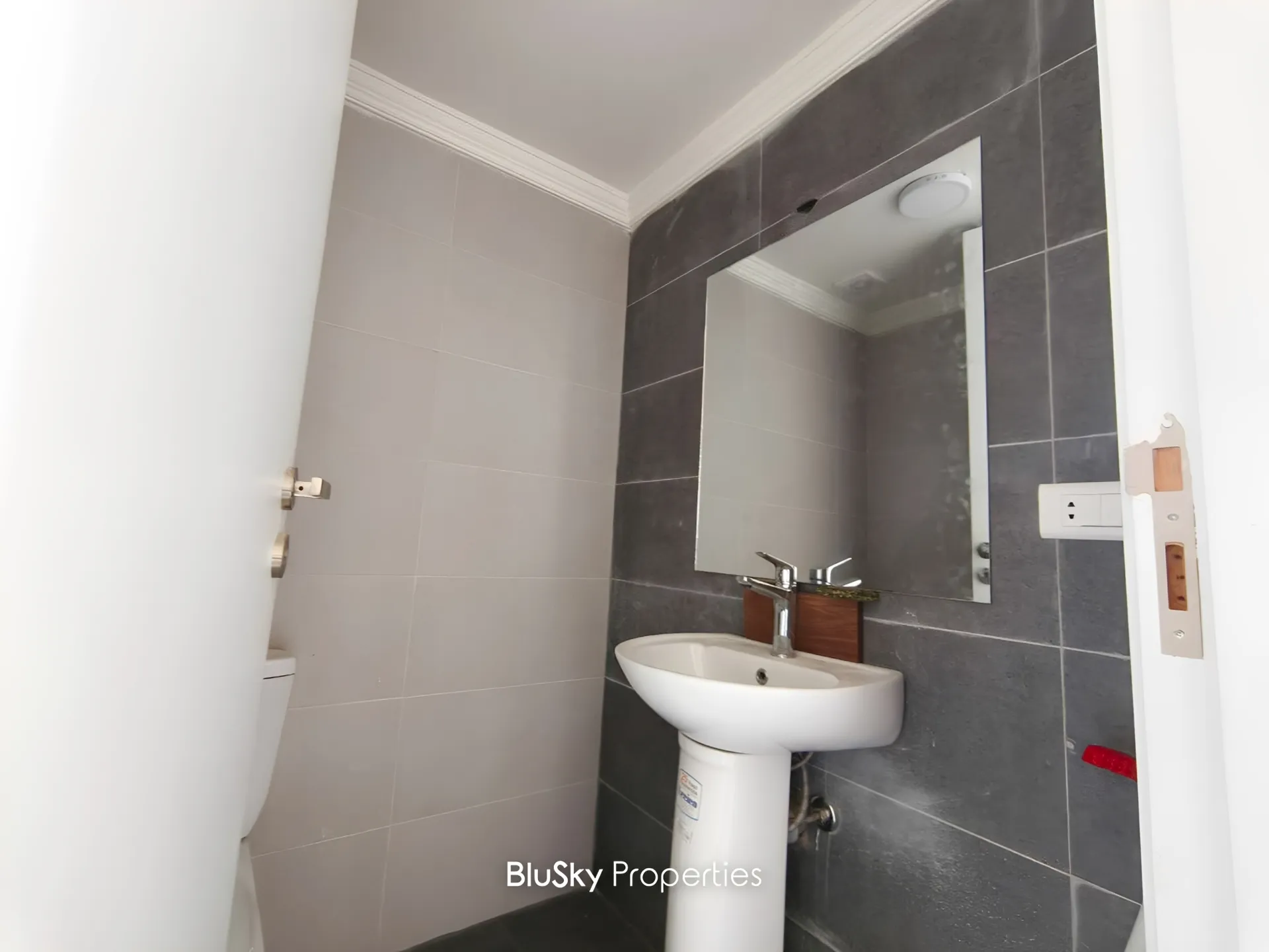 Apartment for rent in Qornet el hamra, lebanon
