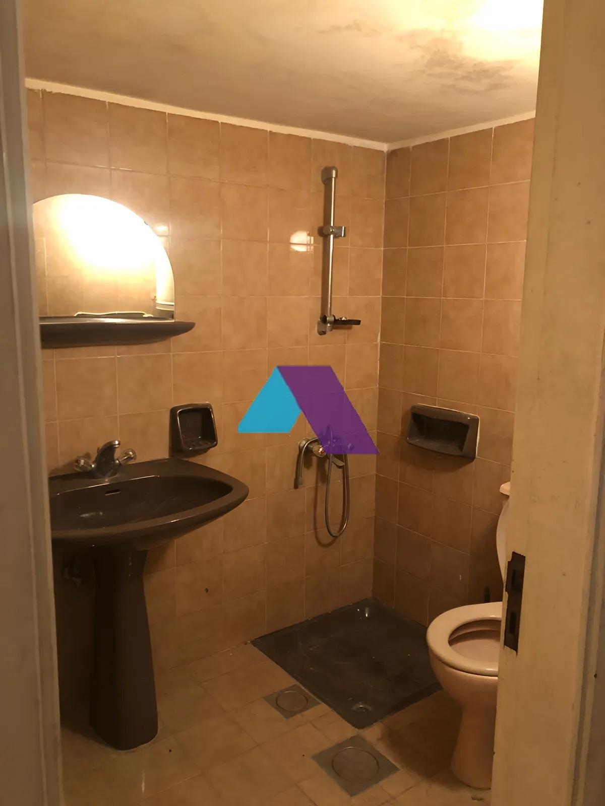 Showroom for Sale in Beit Meri