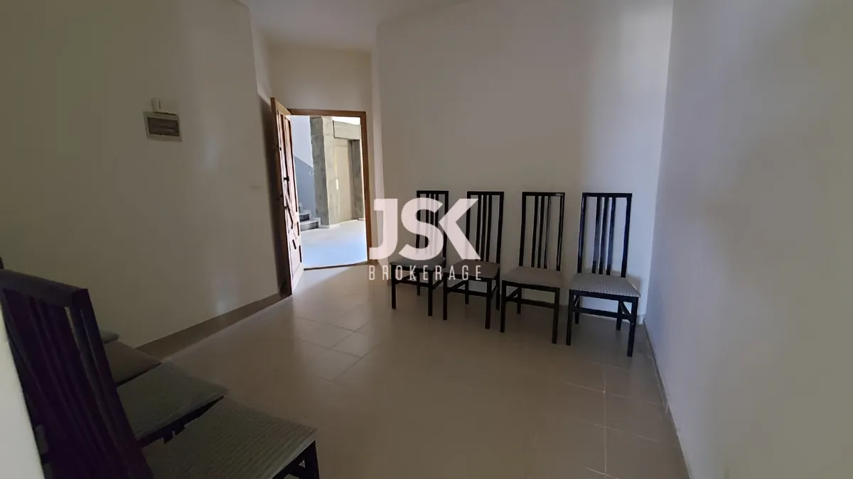 Office for Sale in Aamchit