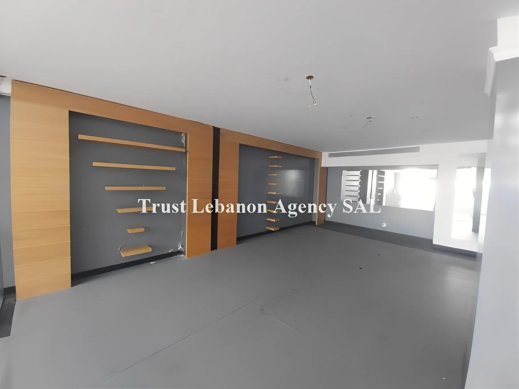 Commercial Property For Rent in Metn, Horsh Tabet