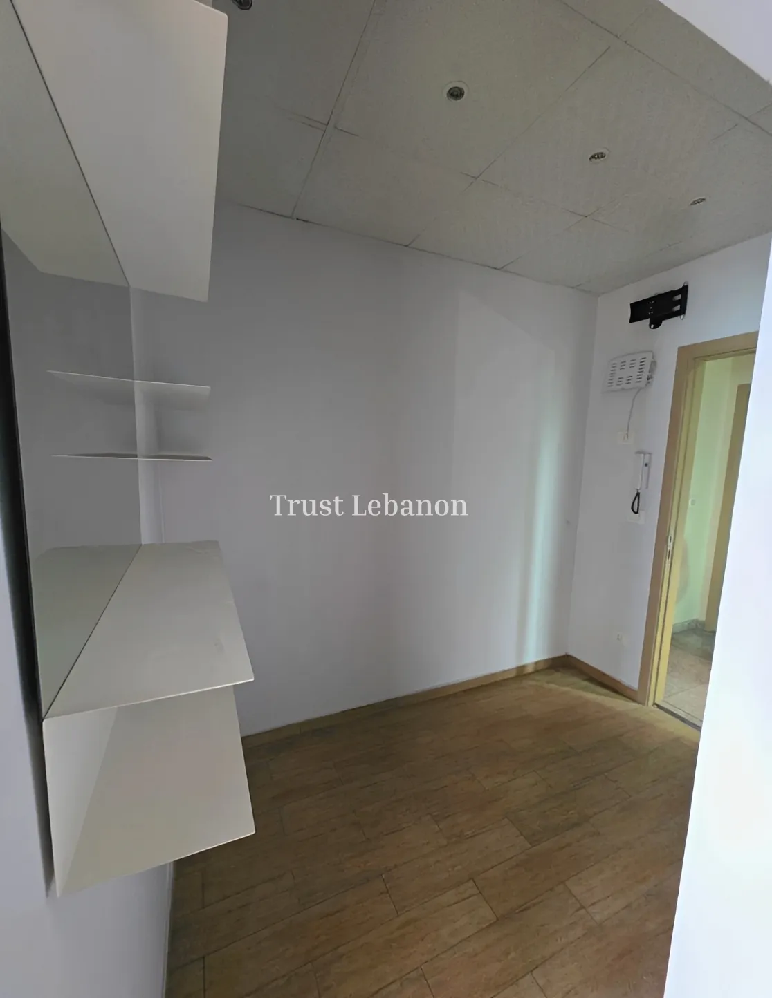 Office for rent in Daoura, Lebanon