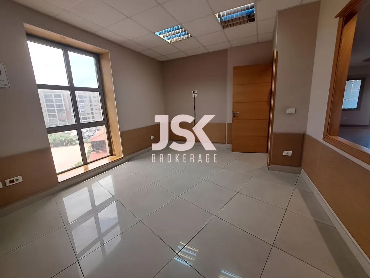 Office for rent in Dekwaneh