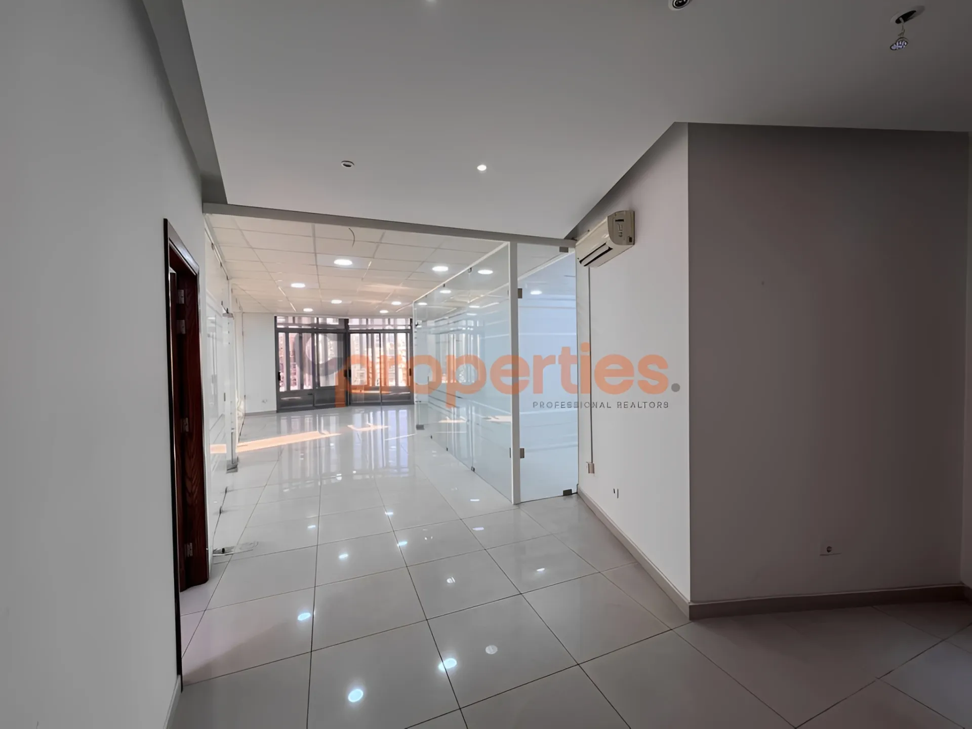 Office for rent in Dekwaneh