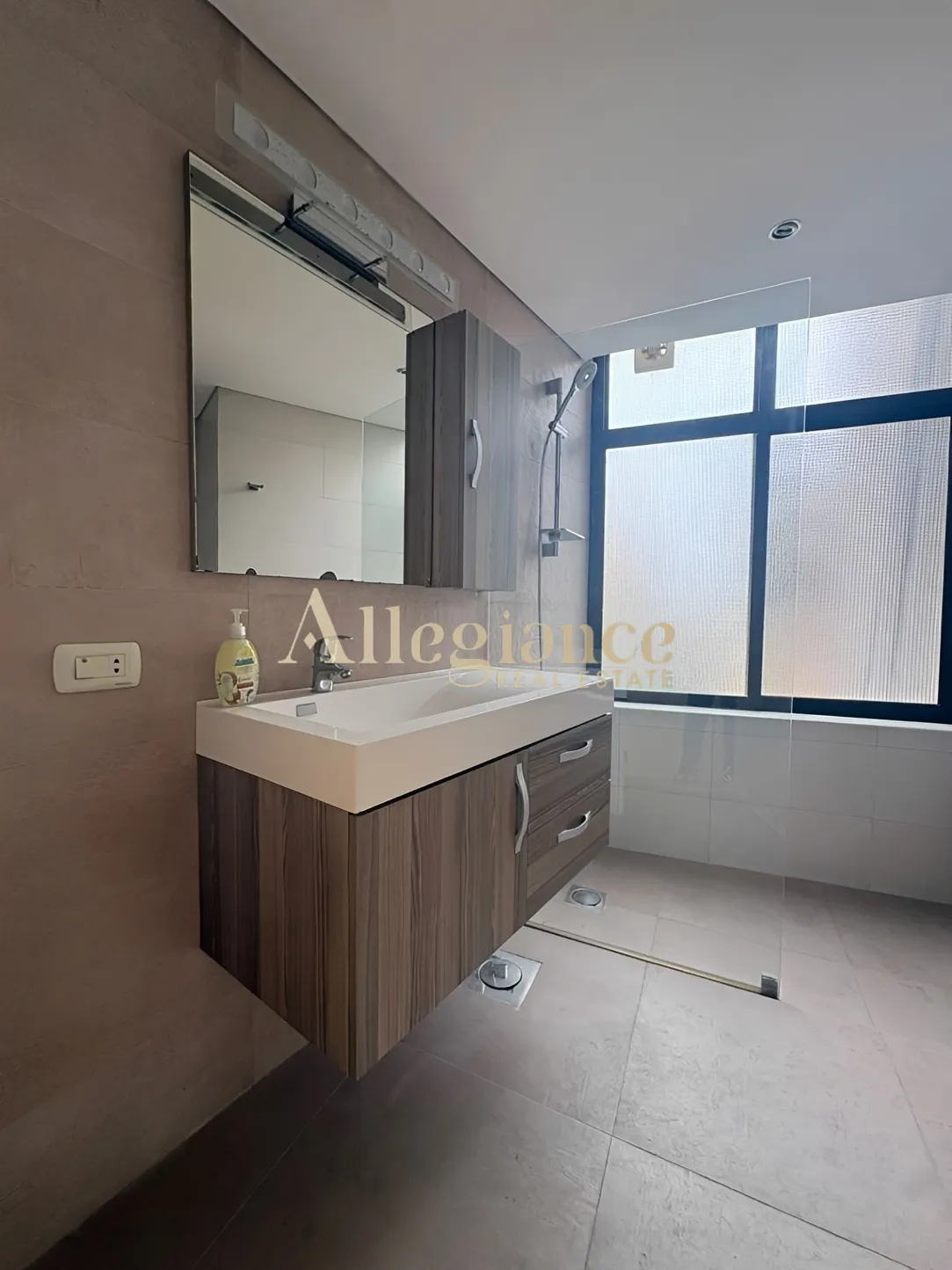 Apartment for sale in Hamra - 4 bed, 4 bath