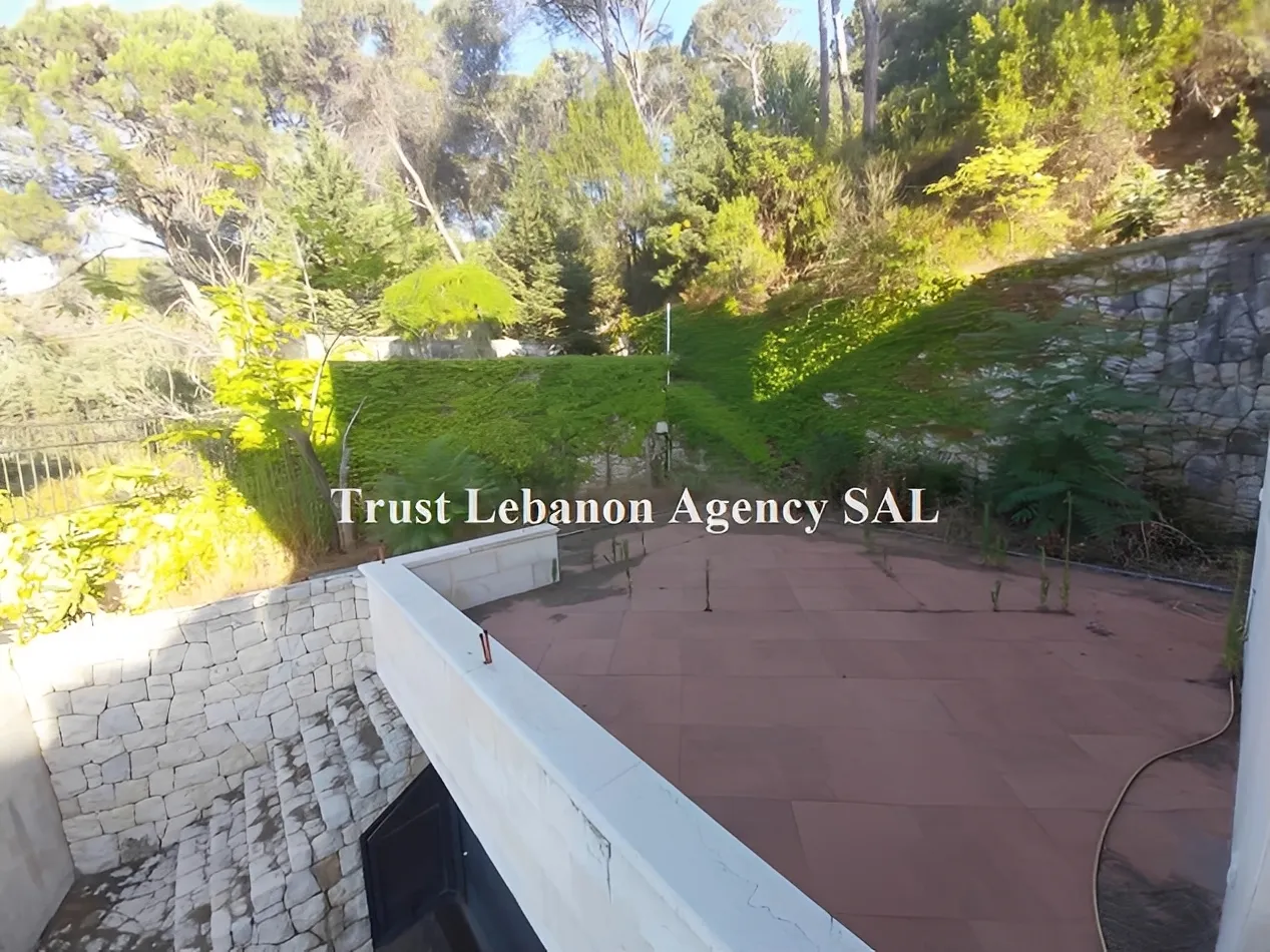 Villa for Sale in Baabda, Araya