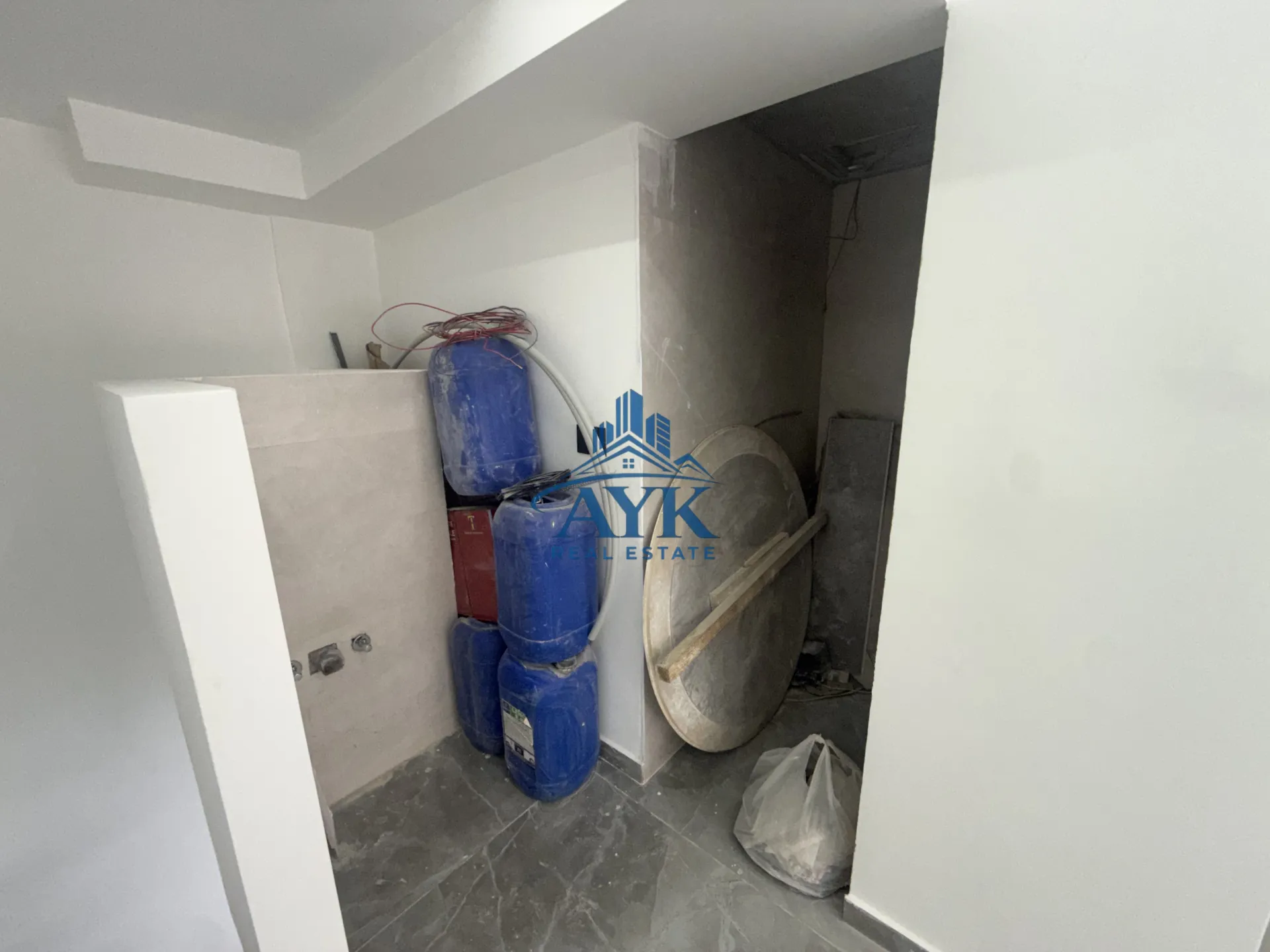 Shop for rent in Jdeideh