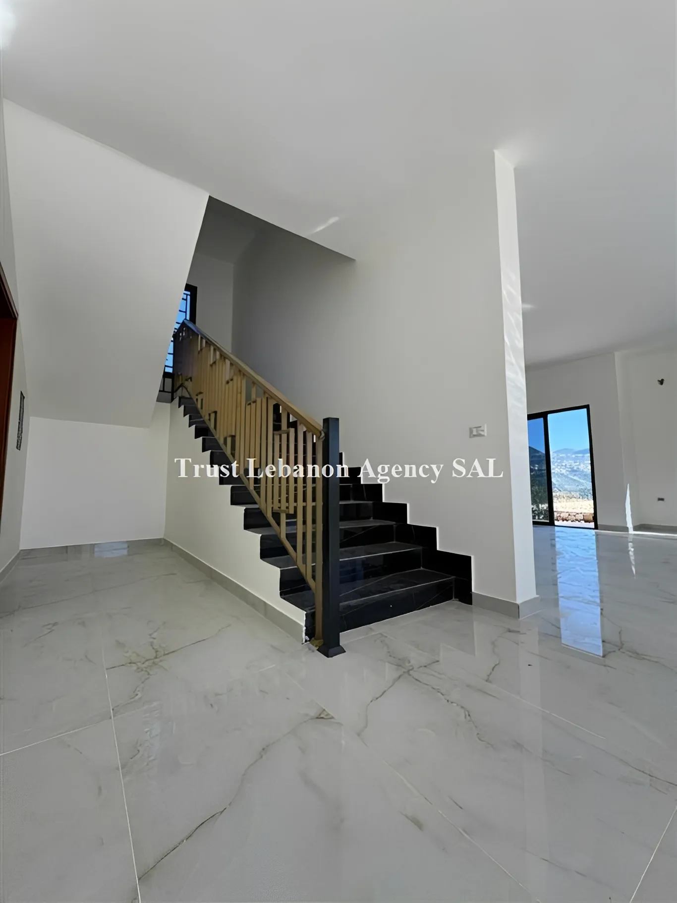 Villa for Sale in Deir El Zahrani