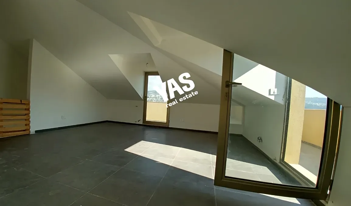Apartment for Sale in Ajaltoun - 3 bed, 4 bath