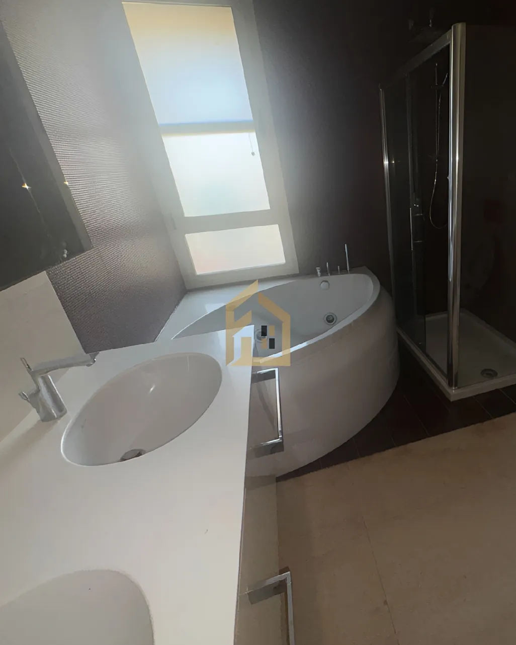Apartment for sale in Tallet El Khayyat, Bayrut, Lebanon - 4 bed, 6 bath