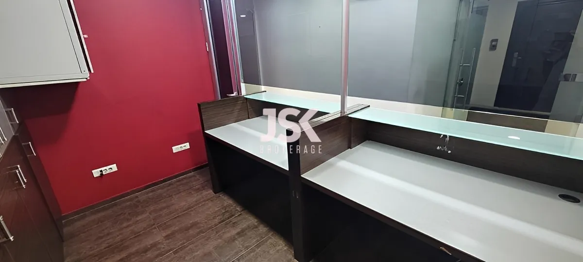 Office for rent in Sin El Fil