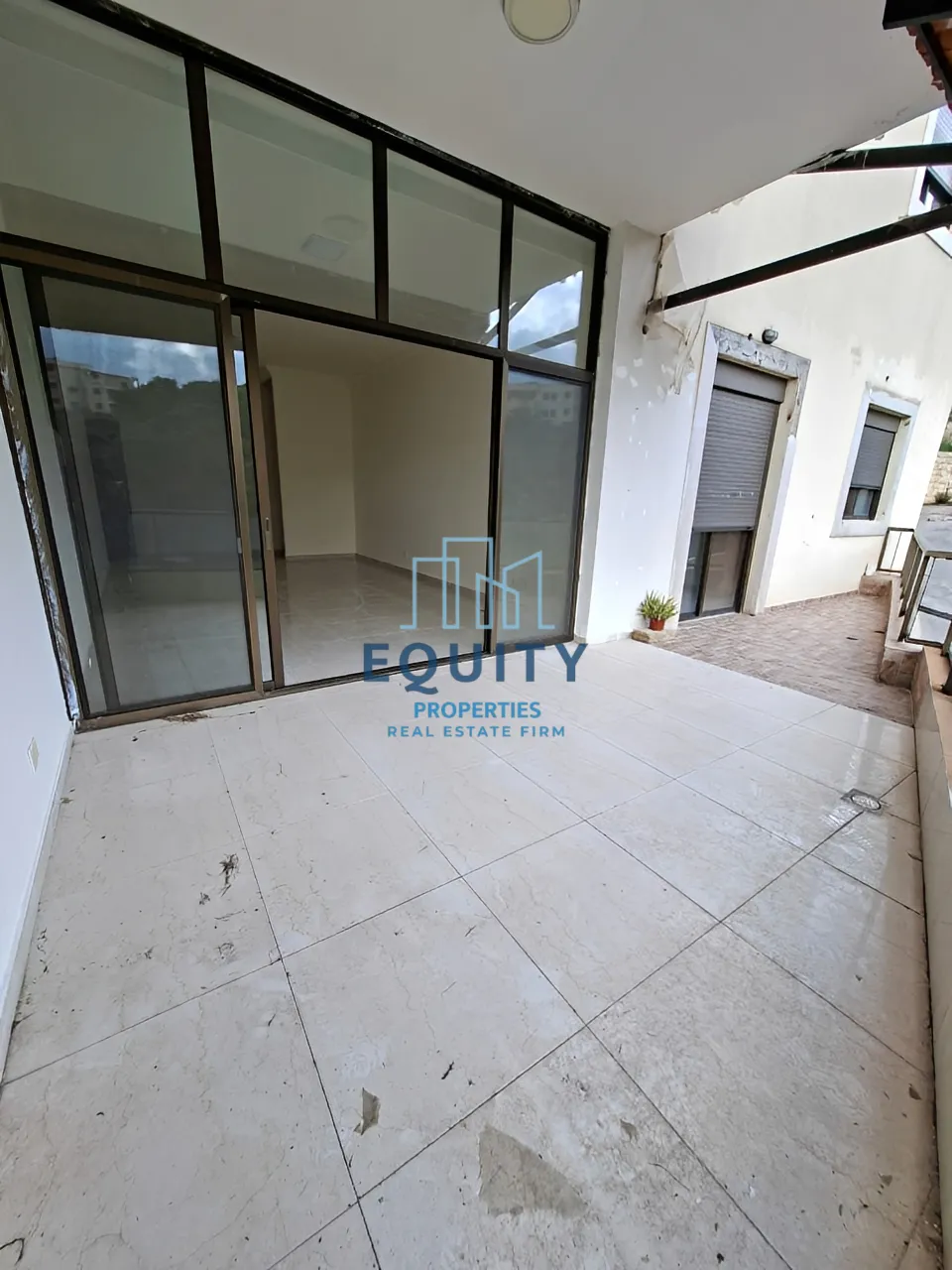 Apartment for Rent in Safra