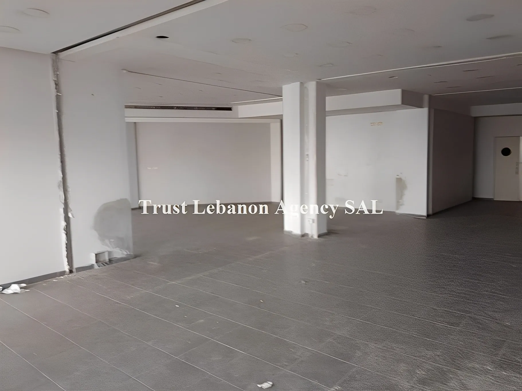 Shop for rent in Baabda, Hazmieh