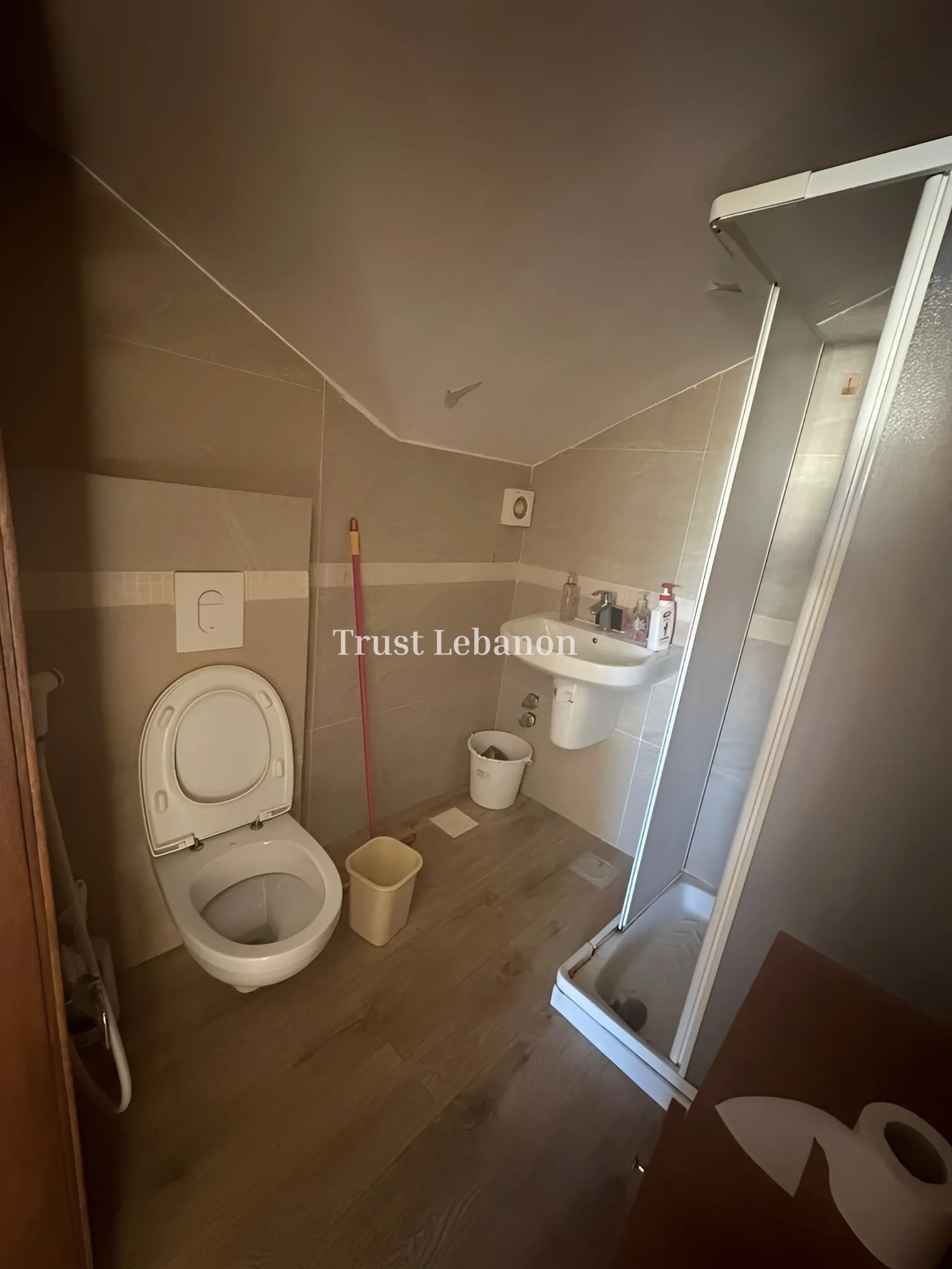 Apartment for rent in Oyoun, Lebanon - 1 bed, 2 bath