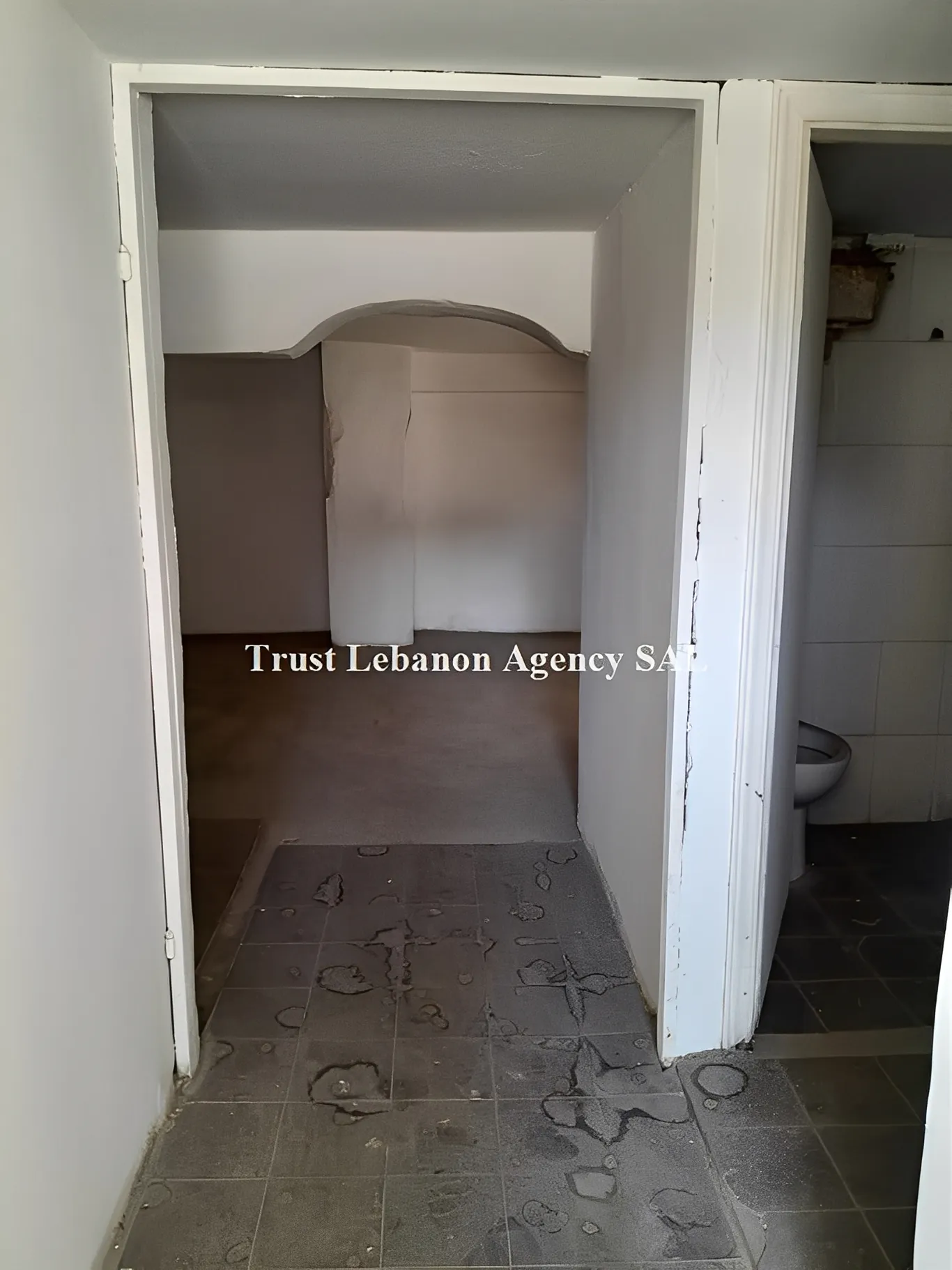 Commercial Property For Sale in Metn, Nahr El Mott