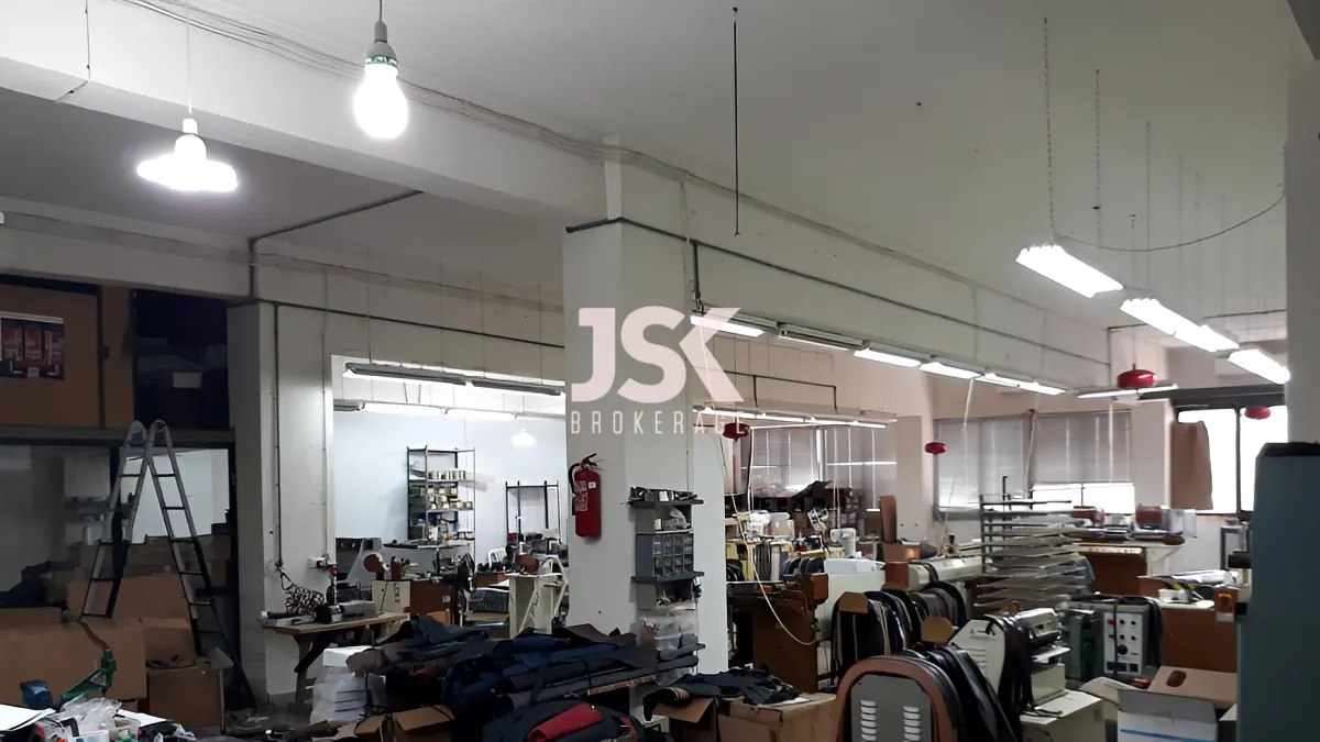 Showroom for Sale in Daoura, Lebanon