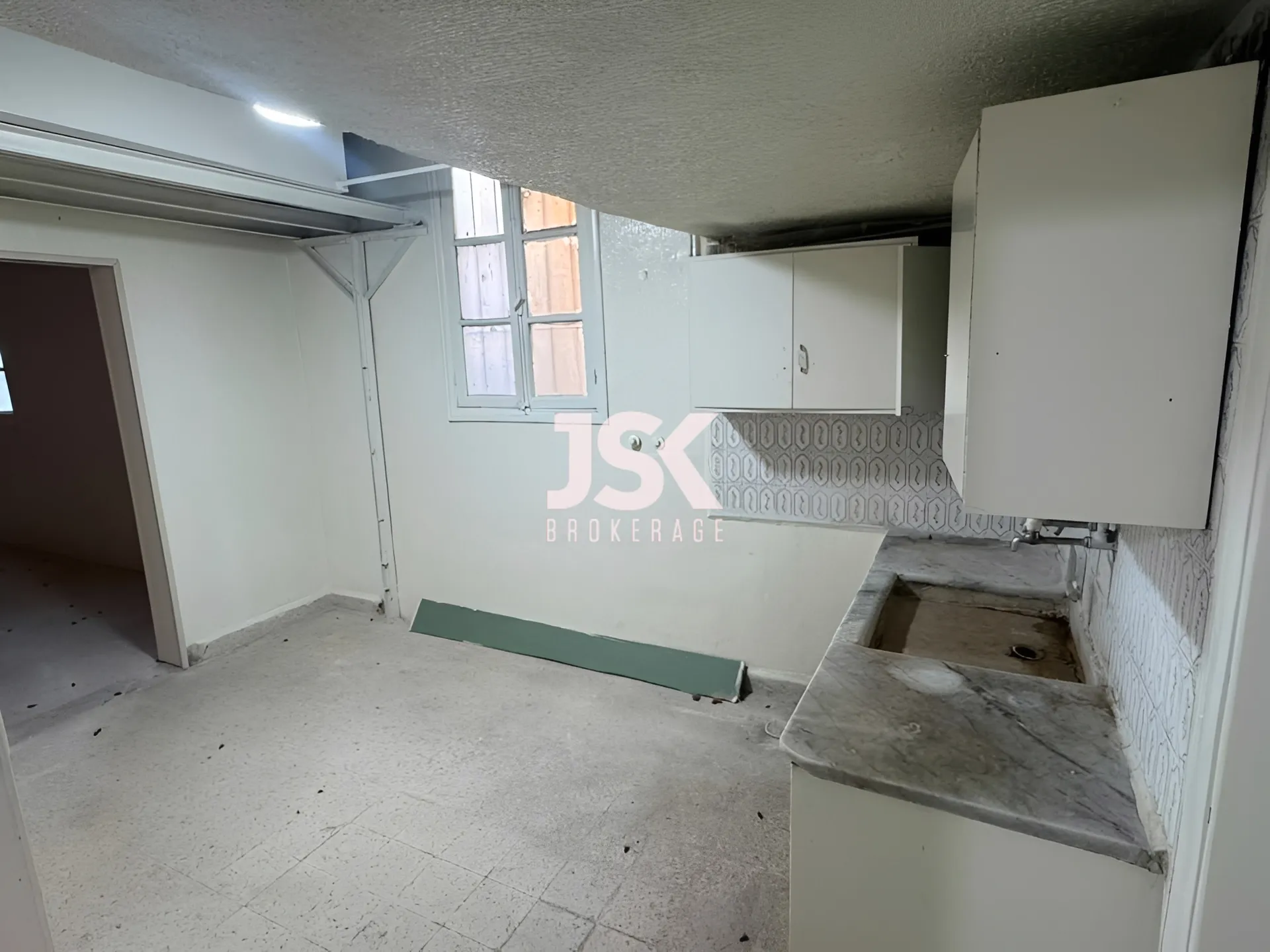Shop for Rent in Remeil