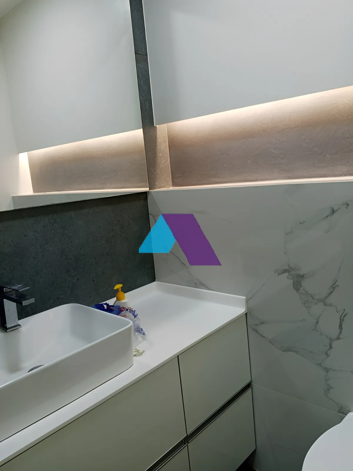 Office for sale in Dekwaneh