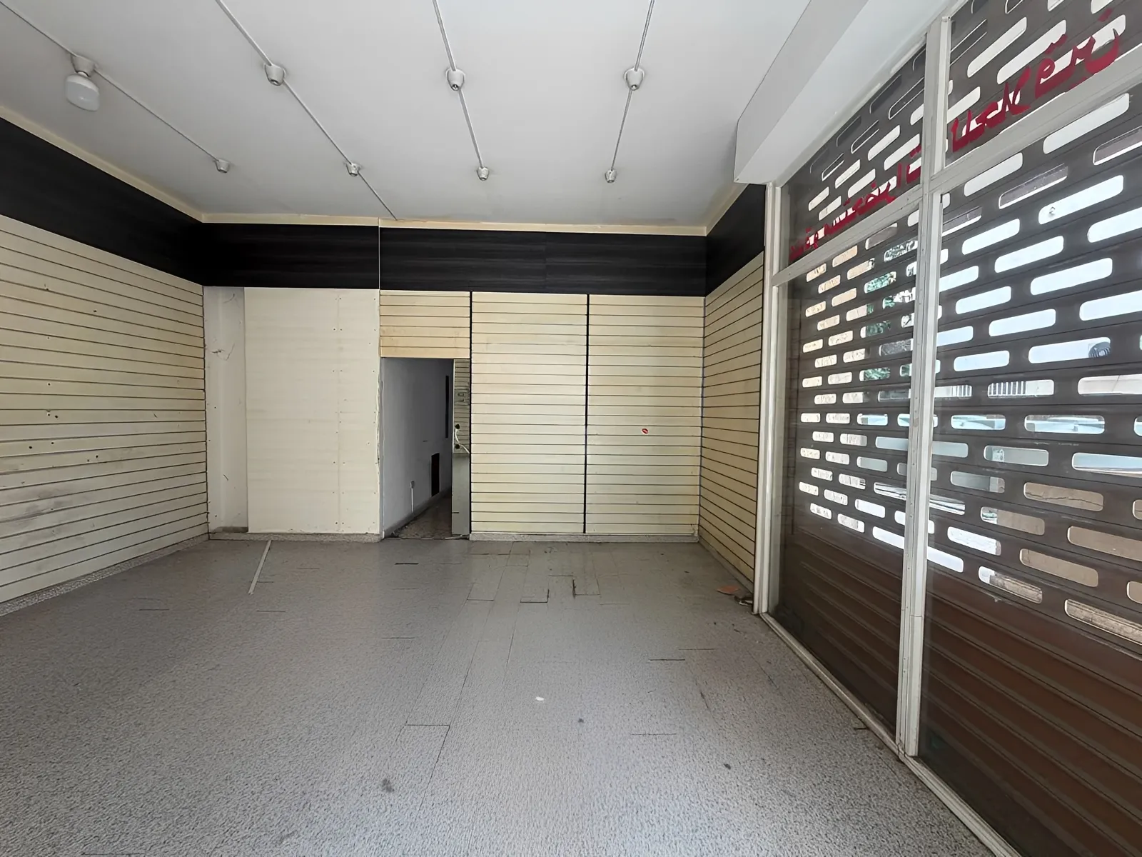 Commercial for sale in Adonis