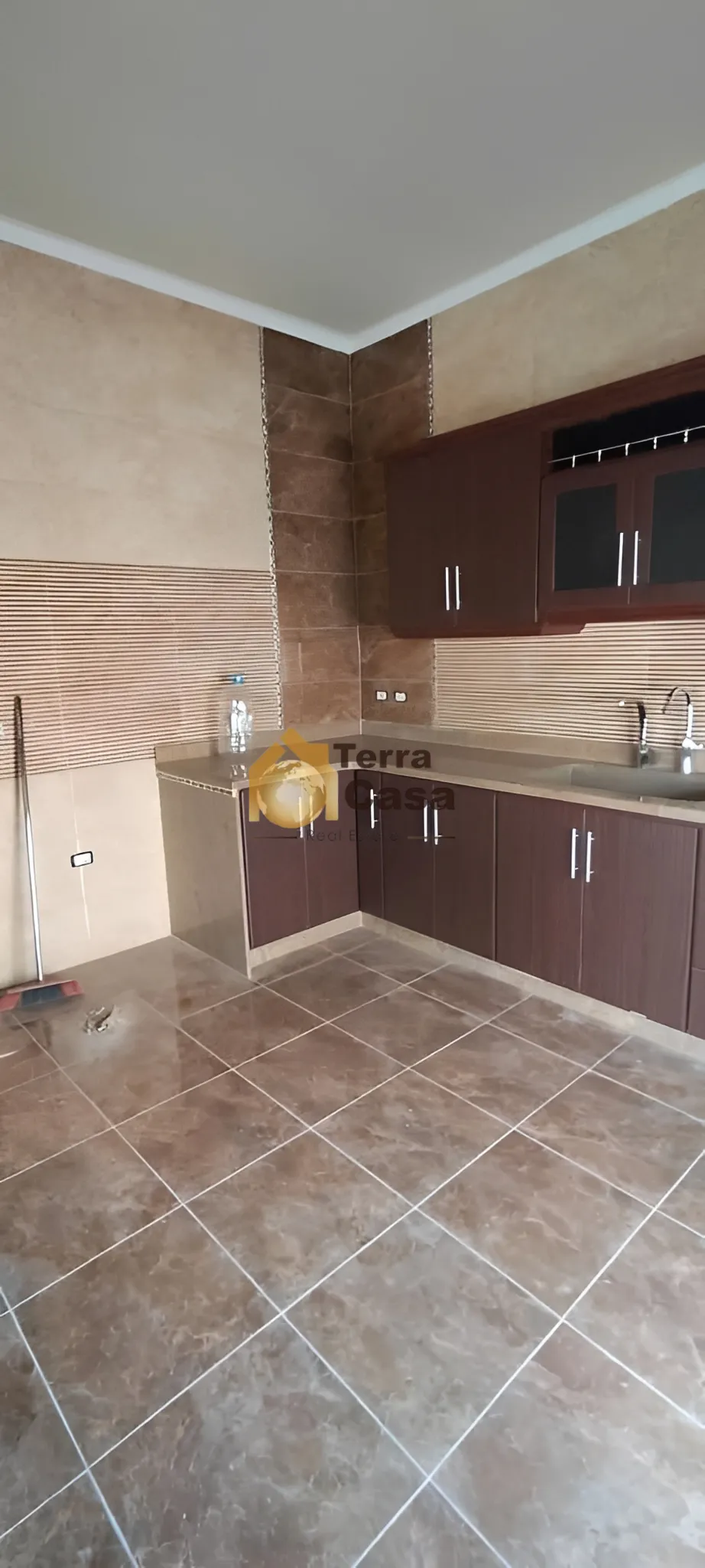 Apartment for Sale in Karak 3 Bedrooms - 3 bed, 3 bath