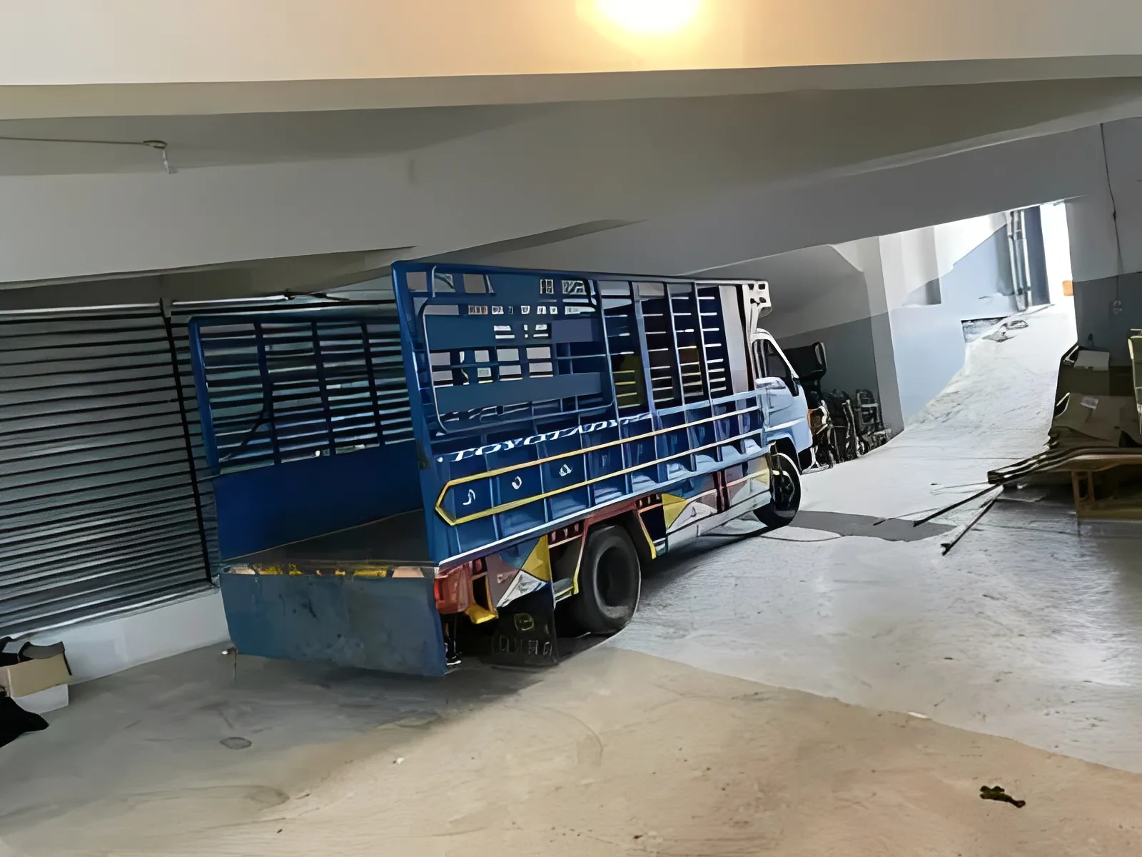 Shop For Rent in Jdaideh